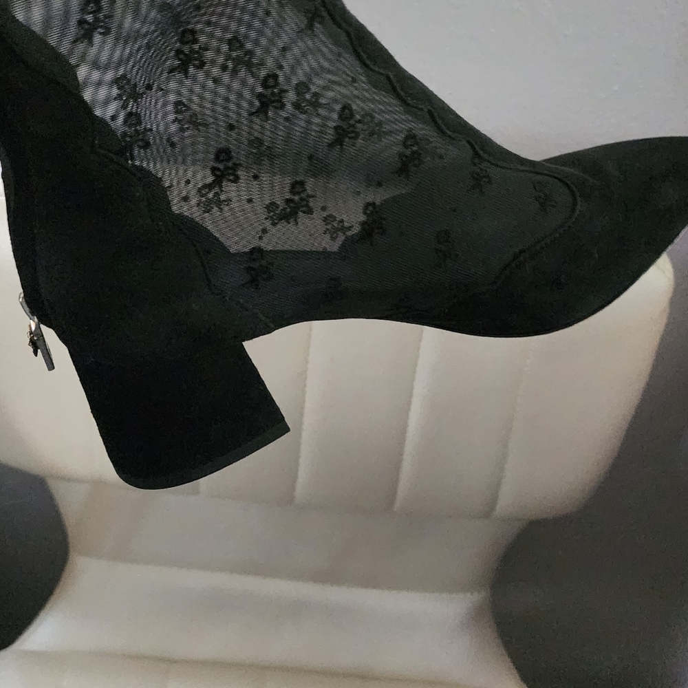 Boots - Picture 6 of 9
